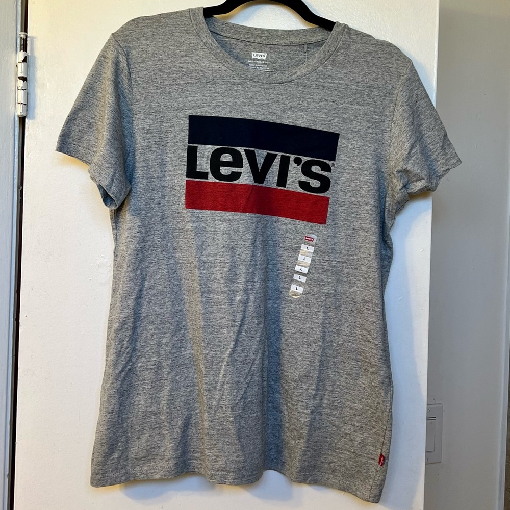 Gray Levi’s T-Shirt